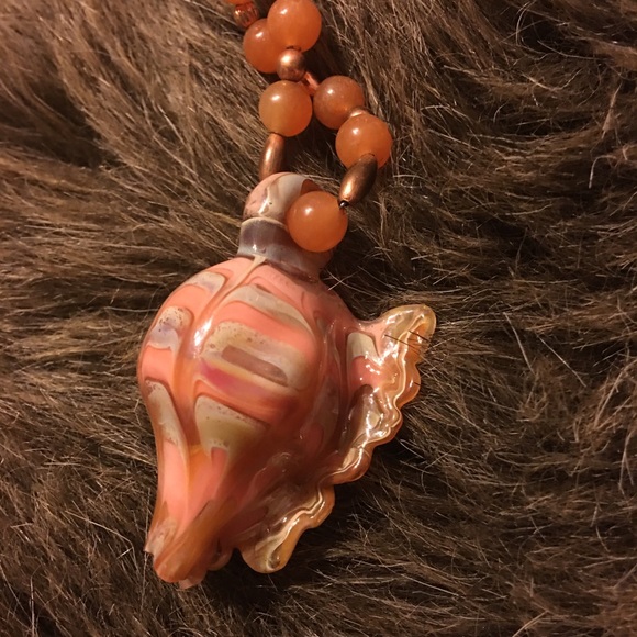 Vintage glass shell pendant peach jade necklace - Picture 7 of 8